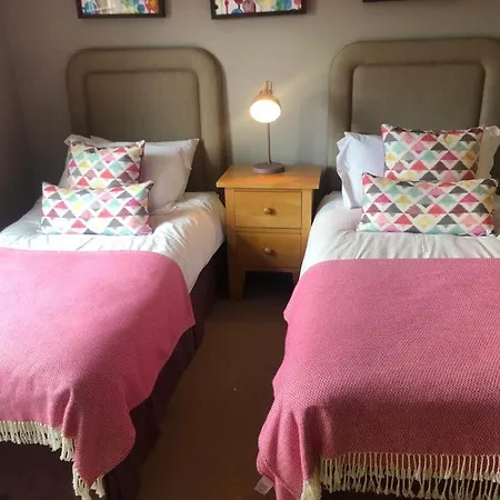 Cromwells Court Holiday home *